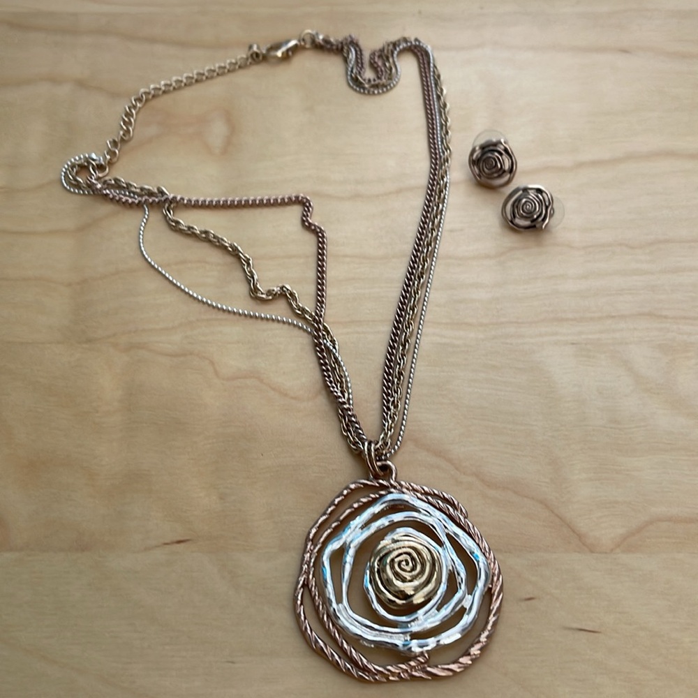 Tricolor Rose Necklace